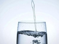 ¿Realmente necesitamos beber ocho vasos de agua al día?